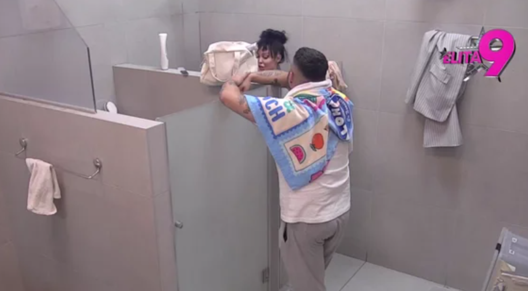 NE PUŠTA GA NI NA SEKUND! Maja preuzela kontrolu nad Asminom-scena sve šokirala! (VIDEO) NE PUŠTA GA NI NA SEKUND! Maja preuzela kontrolu nad Asminom-scena sve šokirala! (VIDEO)