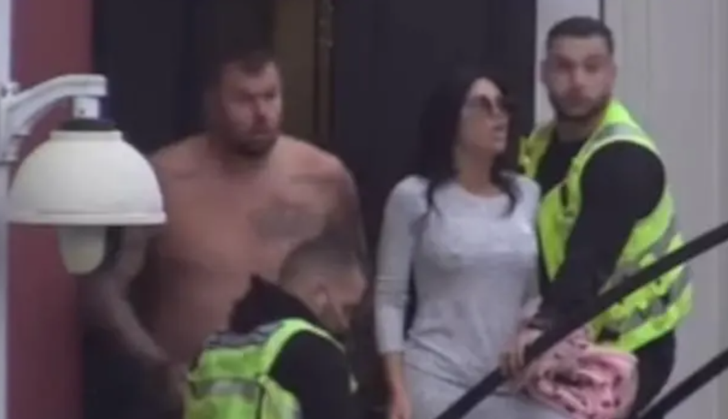 HITNA DISKVALIFIKACIJA!! Stanija fizički napala Uroša Stanića, on jeca od bolova, zahteva hitnu lekarsku pomoć HITNA DISKVALIFIKACIJA!! Stanija fizički napala Uroša Stanića, on jeca od bolova, zahteva hitnu lekarsku pomoć