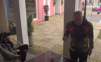 PUKLO PRIJATELJSTVO POSLE 9 GODINA?! Mića i Anđelo u brutalnom okršaju zbog Jakšićke – pale najteže uvrede! (VIDEO) PUKLO PRIJATELJSTVO POSLE 9 GODINA?! Mića i Anđelo u brutalnom okršaju zbog Jakšićke – pale najteže uvrede! (VIDEO)