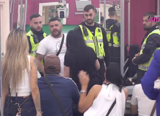 TOTALNI HAOS!Asmin nasrnuo nakon prozivki, obezbeđenje moralo hitno da reaguje! TOTALNI HAOS!Asmin nasrnuo nakon prozivki, obezbeđenje moralo hitno da reaguje!