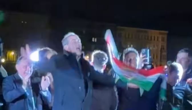 Nakon pobjede Tisze, mađarski političar zapalio binu plesom..(VIDEO)