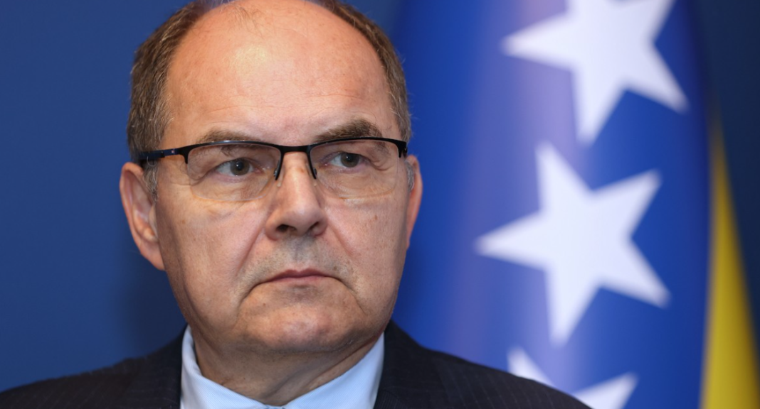 “SITUACIJA JE POSTALA VEOMA NESTABILNA” Šmit upozorio na opasnost po Balkan!