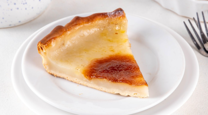 Zaboravljeni recept naših baka ponovo hit: Pita od vode pravi se bez jaja i mlijeka, a ukus je nevjerovatan Zaboravljeni recept naših baka ponovo hit: Pita od vode pravi se bez jaja i mlijeka, a ukus je nevjerovatan