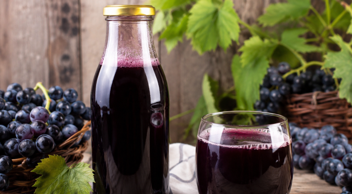 Domaći sirup od grožđa – miris tradicije u svakoj kapljici Domaći sirup od grožđa – miris tradicije u svakoj kapljici
