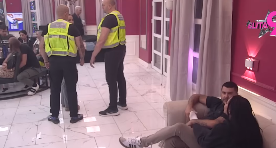 SKANDAL U ELITI! Aneli, Asmin i Maja u brutalnom obračunu – pale najteže riječi do sada SKANDAL U ELITI! Aneli, Asmin i Maja u brutalnom obračunu – pale najteže riječi do sada