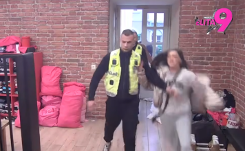 HAOS U CIK ZORE! Bora Santana polio Anastasijine stvari domestosom,obezbeđenje napravilo živi zid! (VIDEO) HAOS U CIK ZORE! Bora Santana polio Anastasijine stvari domestosom,obezbeđenje napravilo živi zid! (VIDEO)