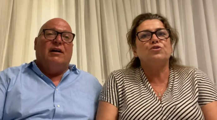 “Ništa nam nije draže nego kad raskinu!” Roditelji Asmina Durdžića šokirali region nakon haosa sa Majom "Ništa nam nije draže nego kad raskinu!" Roditelji Asmina Durdžića šokirali region nakon haosa sa Majom