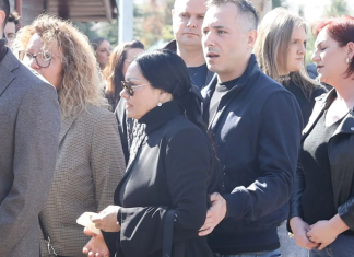 NOVA TRAGEDIJA U PORODICI ZLATE PETROVIĆ: Nakon smrti sestre stigla još jedna potresna vijest NOVA TRAGEDIJA U PORODICI ZLATE PETROVIĆ: Nakon smrti sestre stigla još jedna potresna vijest