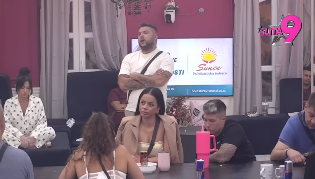 Asmin javno udario na majku Mevlidu pa joj se obratio u kameru: Asmin javno udario na majku Mevlidu pa joj se obratio u kameru: