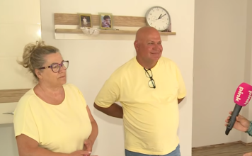 EKSKLUZIVNO IZ CAZINA! Majka Asmina Durdžića otkrila detalje porodičnog života koje javnost nije znala EKSKLUZIVNO IZ CAZINA! Majka Asmina Durdžića otkrila detalje porodičnog života koje javnost nije znala