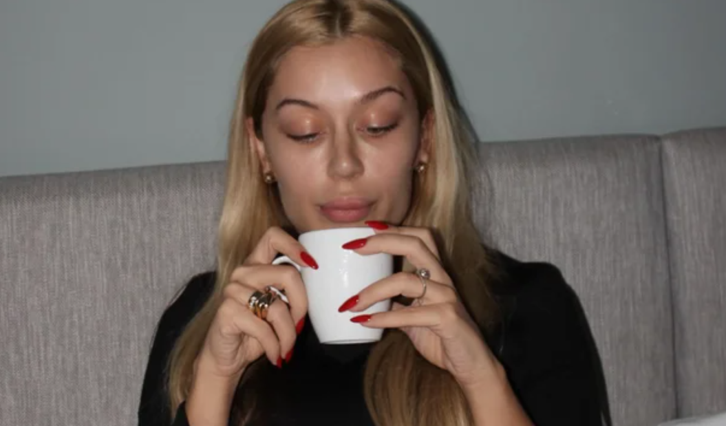 TEA TAIROVIĆ POKAZALA LICE BEZ ŠMINKE! Fanovi ostali u šoku nakon objave iz kreveta TEA TAIROVIĆ POKAZALA LICE BEZ ŠMINKE! Fanovi ostali u šoku nakon objave iz kreveta