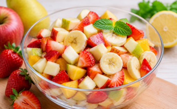 Voćna salata na poseban način: Mali trik čini je ukusnijom nego ikad Voćna salata na poseban način: Mali trik čini je ukusnijom nego ikad