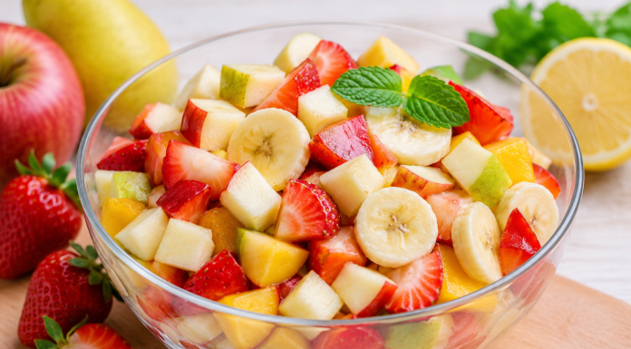 Voćna salata na poseban način: Mali trik čini je ukusnijom nego ikad Voćna salata na poseban način: Mali trik čini je ukusnijom nego ikad