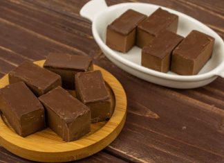 BAKIN TAJNI RECEPT OSVAJA INTERNET! Ova domaća čokolada iz rerne topi se u ustima BAKIN TAJNI RECEPT OSVAJA INTERNET! Ova domaća čokolada iz rerne topi se u ustima