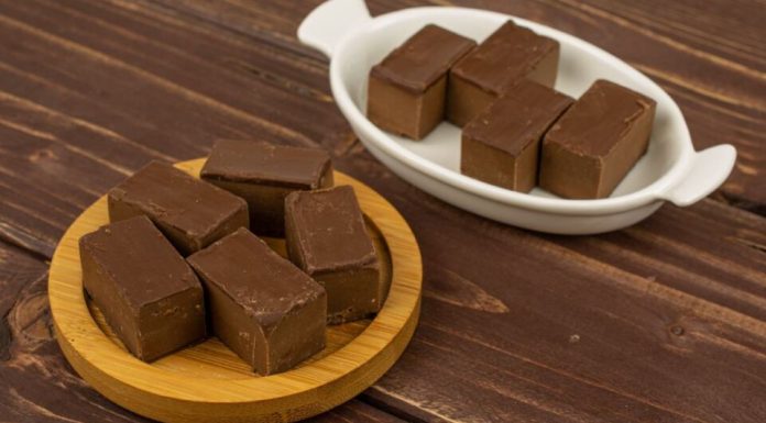 BAKIN TAJNI RECEPT OSVAJA INTERNET! Ova domaća čokolada iz rerne topi se u ustima BAKIN TAJNI RECEPT OSVAJA INTERNET! Ova domaća čokolada iz rerne topi se u ustima