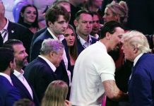 Dok se Trump rukovao sa Ibrahimovićem, kamere su uhvatile Barona: Njegov novi imidž šokirao javnost Dok se Trump rukovao sa Ibrahimovićem, kamere su uhvatile Barona: Njegov novi imidž šokirao javnost