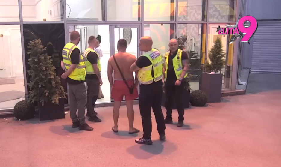 PUKLO IZMEĐU ASMINA I MAJE! Obezbjeđenje hitno reagovalo, drvenom motkom zabarikadirao vrata hotela PUKLO IZMEĐU ASMINA I MAJE! Obezbjeđenje hitno reagovalo, drvenom motkom zabarikadirao vrata hotela