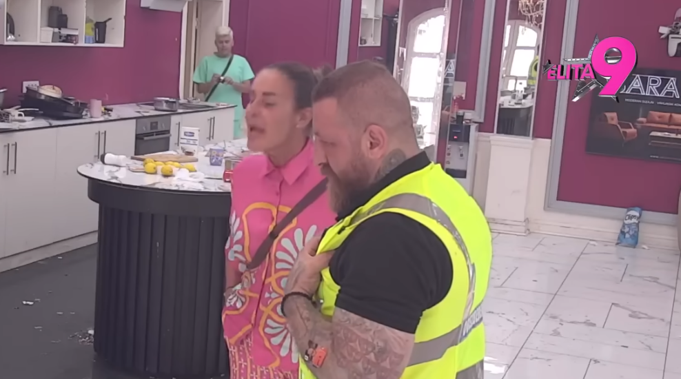 Asmin Durdžić i Milena Kačavenda u žestokom obračunu, odzvanjale prijetnje Bijelom kućom! Asmin Durdžić i Milena Kačavenda u žestokom obračunu, odzvanjale prijetnje Bijelom kućom!