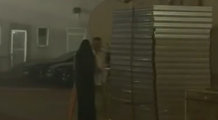 BURNA NOĆ POSLIJE ŽURKE! Maja odvukla Asmina sa žurke pa urlala nanjega iz petinih žila, kamere zabilježile trenutak koji je zapalio mreže! BURNA NOĆ POSLIJE ŽURKE! Maja odvukla Asmina sa žurke pa urlala nanjega iz petinih žila, kamere zabilježile trenutak koji je zapalio mreže!