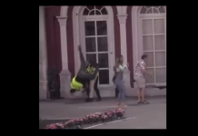 SKANDAL U ELITI DOBIO NOVI EPILOG! Kamere zabilježile trenutak kada je pripadnik obezbjeđenja završio na podu SKANDAL U ELITI DOBIO NOVI EPILOG! Kamere zabilježile trenutak kada je pripadnik obezbjeđenja završio na podu