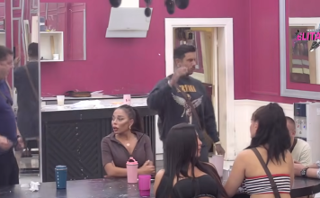 Ivan žestoko udario na Filipa: “Koristiš Aneline hejtere da bi stigao do pobjede!” Ivan žestoko udario na Filipa: "Koristiš Aneline hejtere da bi stigao do pobjede!"