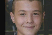 Prepoznajete li voditelja sa fotografije? Danas je jedno od zaštitnih lica Elite, a nekada je izgledao neprepoznatljivo! (FOTO) Prepoznajete li voditelja sa fotografije? Danas je jedno od zaštitnih lica Elite, a nekada je izgledao neprepoznatljivo! (FOTO)