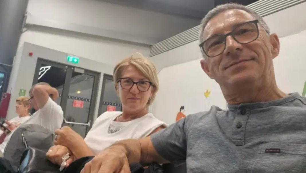 Prizori kao iz filma katastrofe: Putnik visio kroz razbijeni prozor aviona, putnici ga spasili u posljednjem trenutku