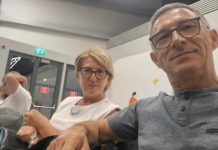 Prizori kao iz filma katastrofe: Putnik visio kroz razbijeni prozor aviona, putnici ga spasili u posljednjem trenutku Prizori kao iz filma katastrofe: Putnik visio kroz razbijeni prozor aviona, putnici ga spasili u posljednjem trenutku