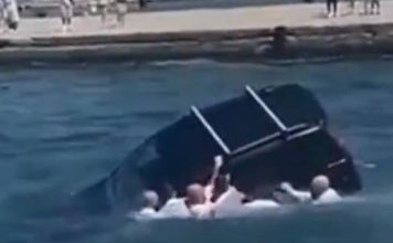 Drama u Trstu: Vozilo potonulo nekoliko sekundi nakon spektakularnog spašavanja