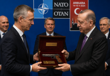 Erdogan iznenadio lidere NATO-a: Svakom poklonio pištolj i bojevu municiju