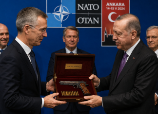 Erdogan iznenadio lidere NATO-a: Svakom poklonio pištolj i bojevu municiju