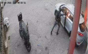VIDEO) Izraelski graničar bacio šok-bombu u automobil Palestinaca, potom vozaču blokirao izlaz