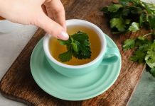 Da li čaj od peršuna zaista pomaže pri mršavljenju? Stručnjaci otkrivaju šta je istina Da li čaj od peršuna zaista pomaže pri mršavljenju? Stručnjaci otkrivaju šta je istina