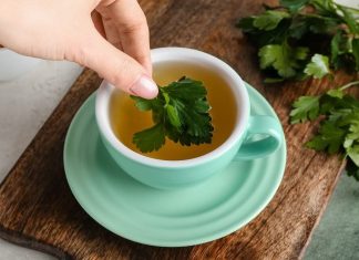 Da li čaj od peršuna zaista pomaže pri mršavljenju? Stručnjaci otkrivaju šta je istina Da li čaj od peršuna zaista pomaže pri mršavljenju? Stručnjaci otkrivaju šta je istina