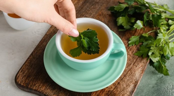 Da li čaj od peršuna zaista pomaže pri mršavljenju? Stručnjaci otkrivaju šta je istina Da li čaj od peršuna zaista pomaže pri mršavljenju? Stručnjaci otkrivaju šta je istina