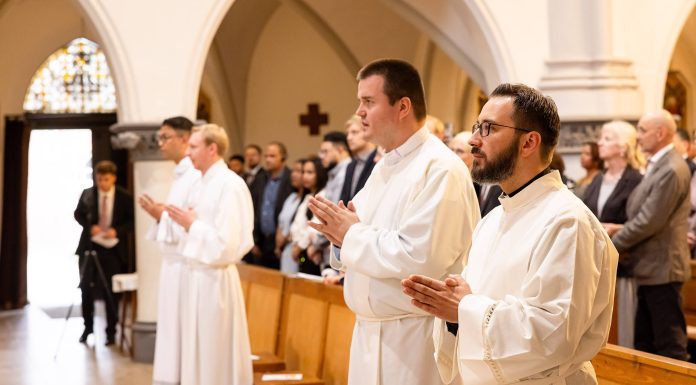 Senad iz BiH prošao put od izbjeglice u Njemačku do katoličkog sveštenika