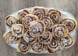 Najmekše cimet rolnice: Recept koji će vas osvojiti na prvi zalogaj Najmekše cimet rolnice: Recept koji će vas osvojiti na prvi zalogaj