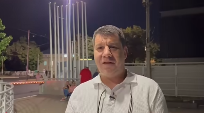 Ivan prvi put otvoreno o Leninoj odluci da uzme majčino prezime: „Jako me je povredilo!“ Ivan prvi put otvoreno o Leninoj odluci da uzme majčino prezime: „Jako me je povredilo!“