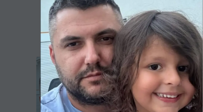 EMOTIVNI SUSRET KOJI SU SVI ČEKALI: Asmin konačno zagrlio kćerku Noru nakon godina razdvojenosti(FOTO/VIDEO) EMOTIVNI SUSRET KOJI SU SVI ČEKALI: Asmin konačno zagrlio kćerku Noru nakon godina razdvojenosti