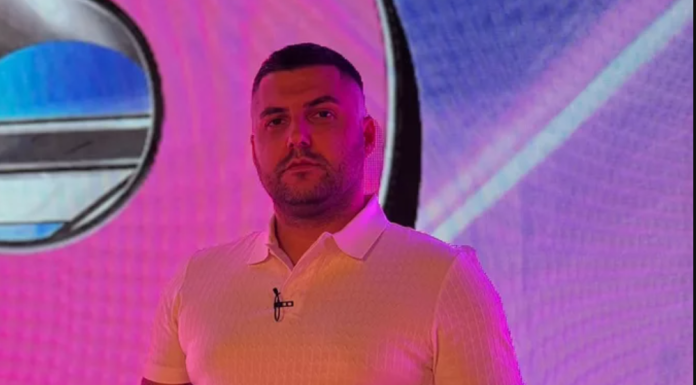 Nakon emotivnog susreta sa Norom, Asmin se oglasio: Njegove riječi privukle veliku pažnju! (FOTO) Nakon emotivnog susreta sa Norom, Asmin se oglasio: Njegove riječi privukle veliku pažnju! (FOTO)
