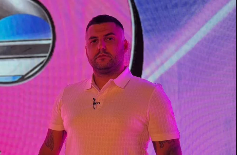 Nakon emotivnog susreta sa Norom, Asmin se oglasio: Njegove riječi privukle veliku pažnju! (FOTO) Nakon emotivnog susreta sa Norom, Asmin se oglasio: Njegove riječi privukle veliku pažnju! (FOTO)