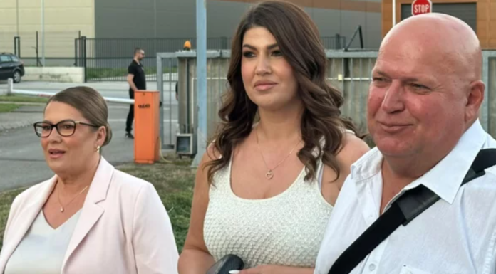 „UMALO SMO DOŽIVJELI INFARKT!“ Mustafa otkrio kako su Durdžići reagovali nakon što je Asmin konačno zagrlio Noru „UMALO SMO DOŽIVJELI INFARKT!“ Mustafa otkrio kako su Durdžići reagovali nakon što je Asmin konačno zagrlio Noru