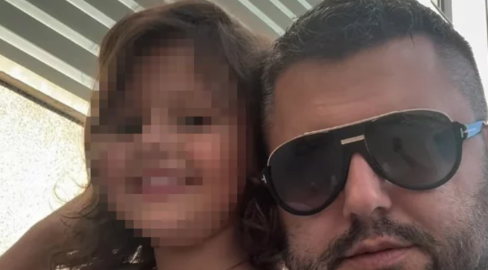 Asmin se ne odvaja od ćerke Nore: Nova fotka raznežila javnost, ona mu pala u zagrljaj! (FOTO) Asmin se ne odvaja od ćerke Nore: Nova fotka raznežila javnost, ona mu pala u zagrljaj! (FOTO)
