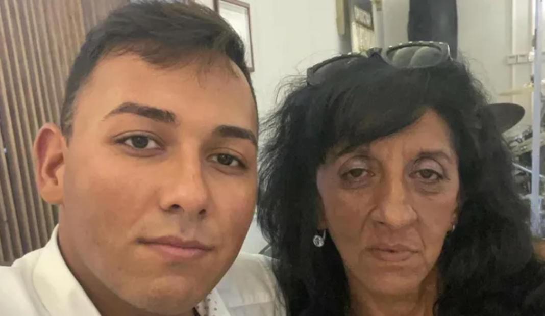 JEZIV NAPAD NA PORODICU NECE LAZIĆA: Majci polomili nogu, pretukli Pecu i napali psa, policija odmah stigla na lice mjesta JEZIV NAPAD NA PORODICU NECE LAZIĆA: Majci polomili nogu, pretukli Pecu i napali psa, policija odmah stigla na lice mjesta