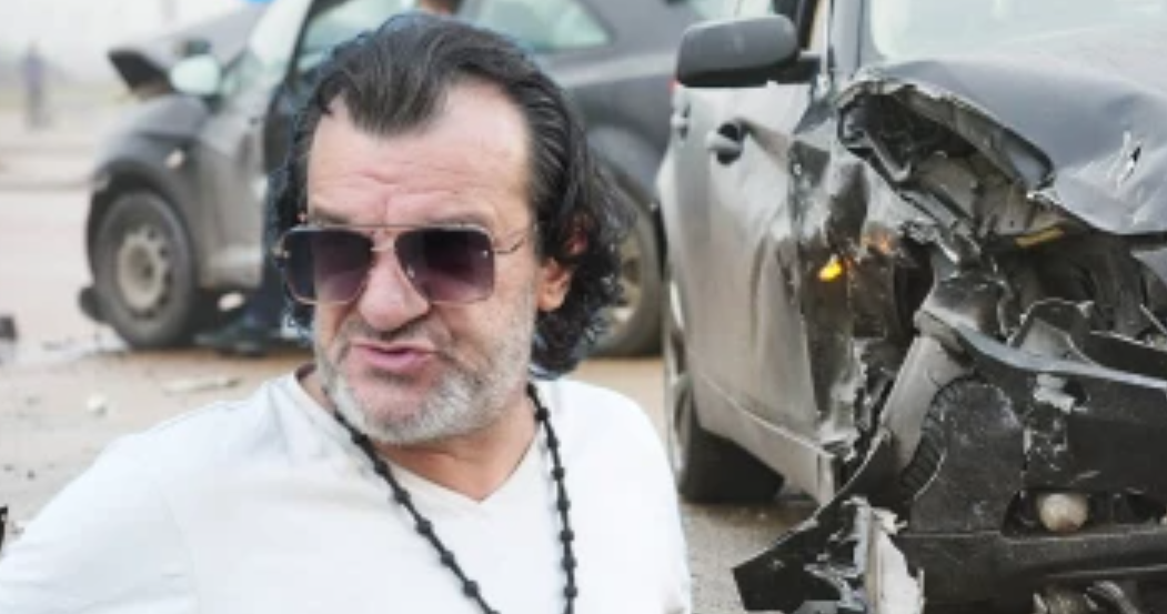 JEZIVA DRAMA PRED KONCERT: Aca Lukas doživio saobraćajnu nesreću, rampa pala na automobil i razbila šoferšajbnu JEZIVA DRAMA PRED KONCERT: Aca Lukas doživio saobraćajnu nesreću, rampa pala na automobil i razbila šoferšajbnu
