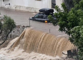 Nevrijeme opustošilo Mani: bujice odnijele dio puta, žena teško povrijeđena udarom groma