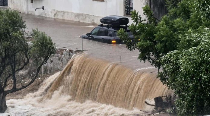 Nevrijeme opustošilo Mani: bujice odnijele dio puta, žena teško povrijeđena udarom groma