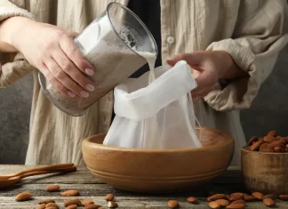 Recept koji osvaja domaćinstva: Biljno mlijeko bez aditiva i konzervansa gotovo za nekoliko minuta Recept koji osvaja domaćinstva Biljno mlijeko bez aditiva i konzervansa gotovo za nekoliko minuta