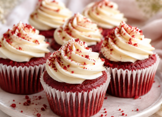 Red Velvet mafini koji osvajaju na prvi zalogaj: Mekani, sočni i neodoljivo kremasti