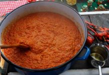 MAKEDONSKI AJVAR KOJI SE PRENOSI S KOLJENA NA KOLJENO: Recept za savršenu zimnicu koja osvaja na prvi zalogaj MAKEDONSKI AJVAR KOJI SE PRENOSI S KOLJENA NA KOLJENO: Recept za savršenu zimnicu koja osvaja na prvi zalogaj